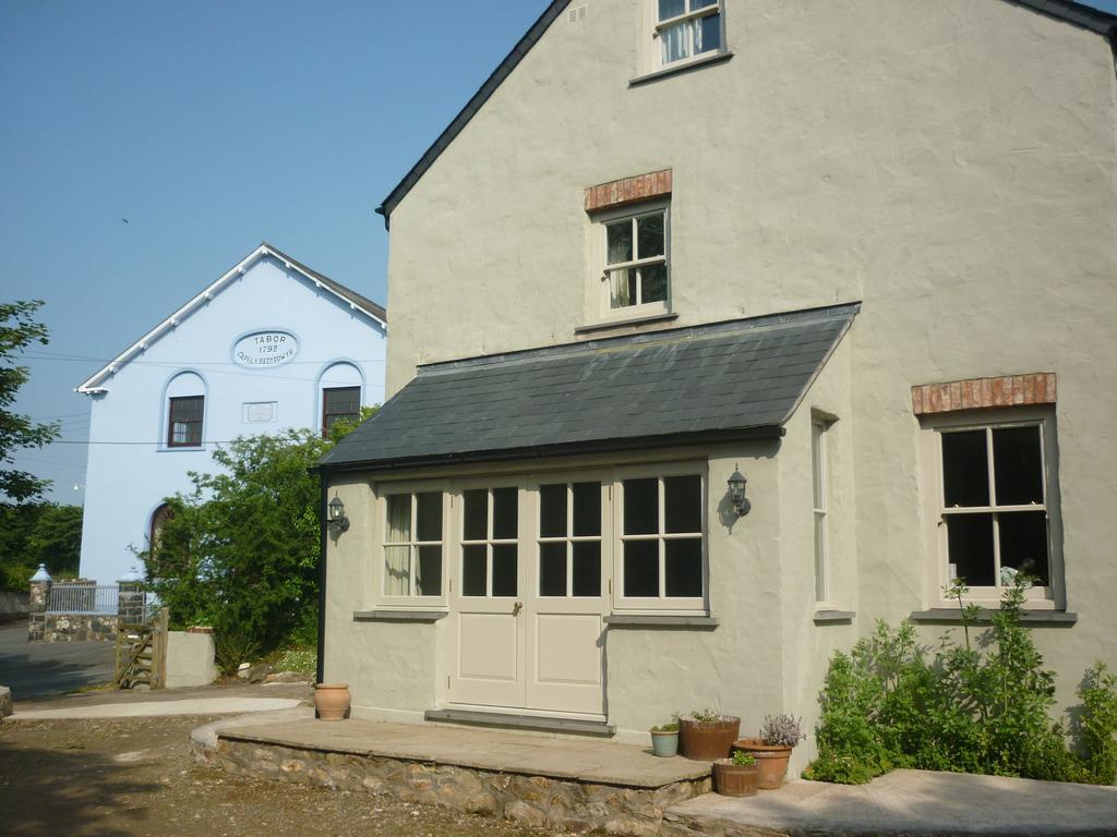 Tabor House B&B Fishguard Exterior photo